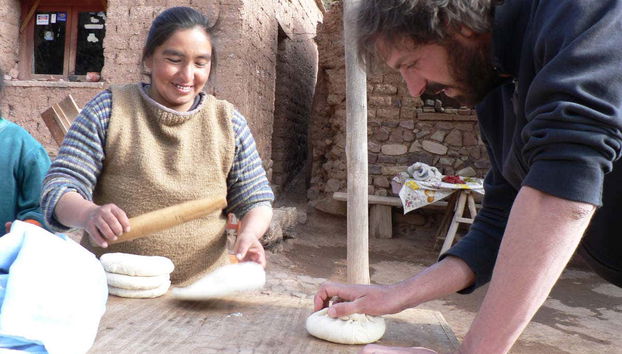 Preparando il pane nella comunità di Hornaditas