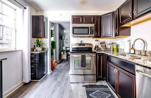 Jungle House Luxury Homes - Columbus Downtown Short North - Steps to Convention Center & Nationwide Arena - Sleeps up to 6 - Free Parking - Over 5,800 Five Stars - Foto 42