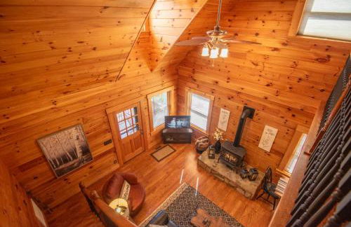 West Jefferson Cabin- Hot Tub, Fireplace, Sleeps 7 - Foto 27