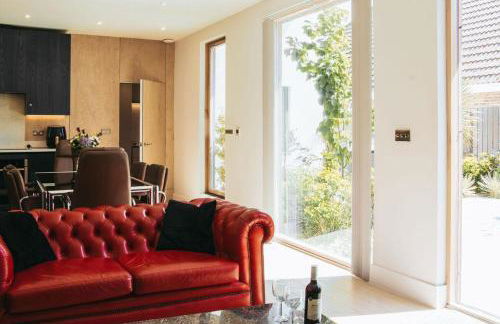 Coastal Courtyard with Hot Tub, Greatstone - Foto 8