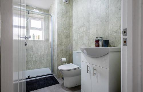 Riya Apartments - Modern & Spacious 6 bed 3 Bath House - Gateshead - Foto 26