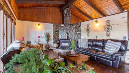 Hilltop Hideaway - Photo 5