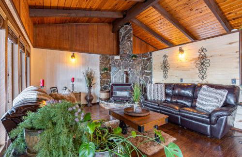 Hilltop Hideaway - Photo 5