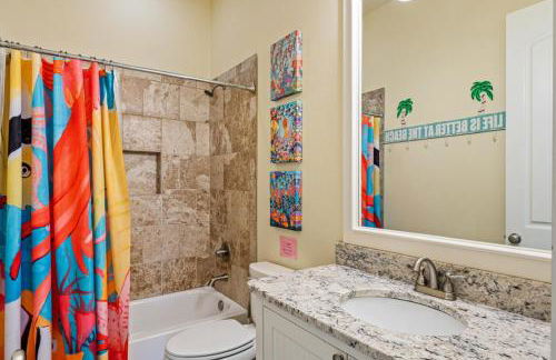 BEACHFRONT with DECK Hot Tub and View and Cargo Lift Sleeps 14 - Foto 42