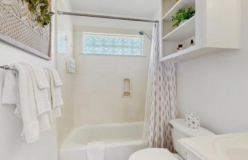 Salty Tides & Sunset Vibes - Foto 23