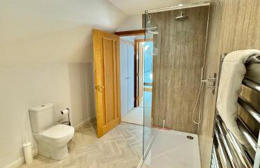 Stunning 7 Bedroom Escape Near New Forest and Beach - Large Garden - Serene Setting - Sleeps 14 - Foto 53