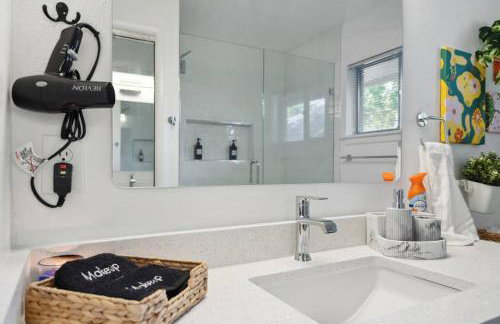 Fashionable TCU Walkable 2BD - Foto 25