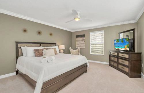 Near Disney - 5BR Home- Games Pool Hot Tub & BBQ - Foto 4