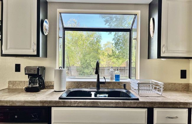 DT Reno - 4BR Home w Patio BBQ Grill Games Room - Foto 23