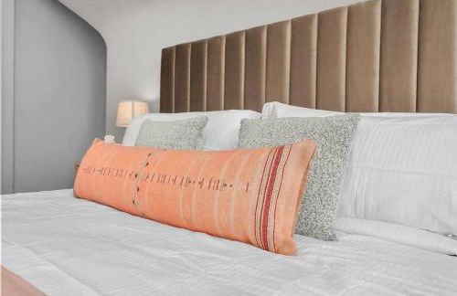 Walnut Remodeled Modern 5BR Home Walkable King Bed - Foto 17