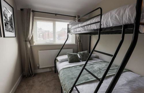 'Station House' Cosy Renovated Family-Friendly Home in Runcorn, Cheshire - Train Station Liverpool Chester Links, Brindley Theatre - Foto 37