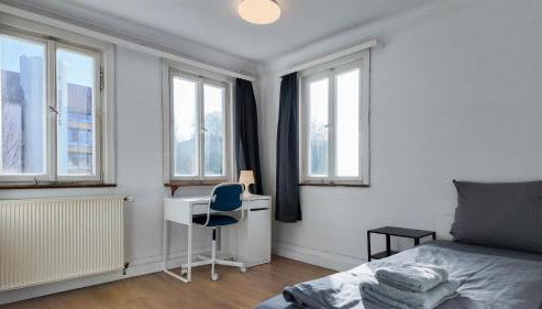 ALFA 4 Zimmer-Apartment Kornwestheim bei Stuttgart Zentral 5 Betten l Bad Küche WLAN WM l LANGZEITAUFENTHALTE l Bath Kitchen 5 Beds WIFI WM l LONG STAY - Foto 3, towels, wardrobe