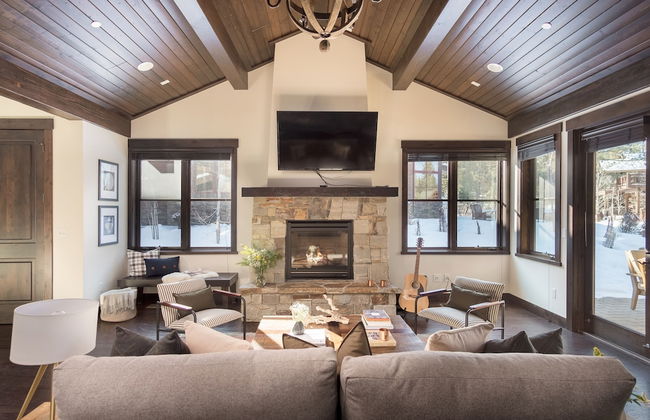 Maple by Avantstay Modern Mountain Home w Cozy Fire Pit 15 Mins frm Northstar - Photo 3