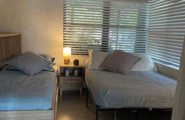 Heated Pool Private Duplex House, BBQ, Parking, WiFi - Foto 76