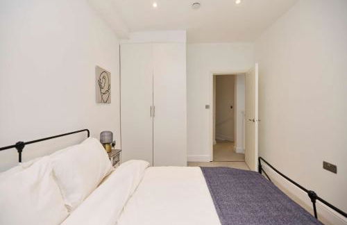 Central Tadworth Flat - Split- level 2BDR - Foto 15