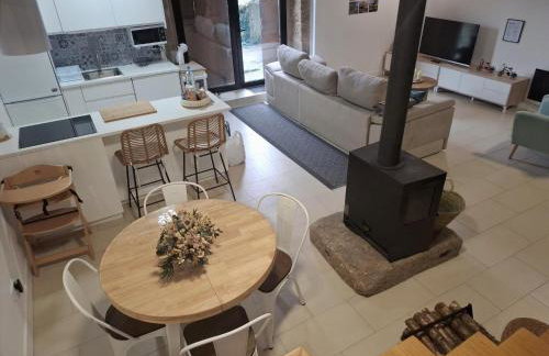 Encantadora Villa de Piedra con Jardín y Chimenea - Foto 16