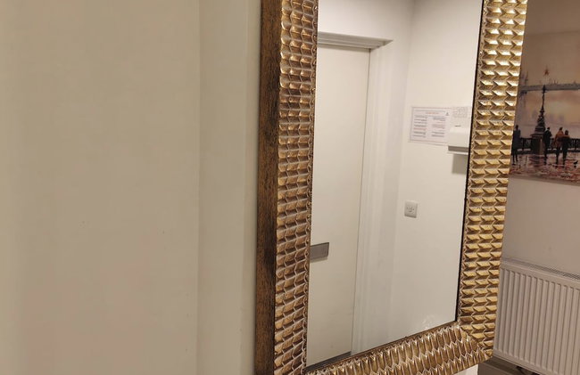 Luxurious 3 bed Ensuites & kitchenettes Nr LGI Hospital & Uni - Free 5G WIFI & Netflix Short Stays - Contractors Free Parking - Foto 48