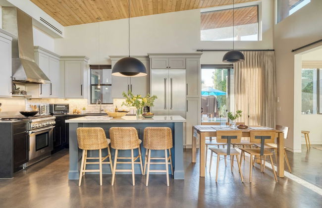 Sundrenched by Avantstay Pool, Mins to Old Town - Foto 15