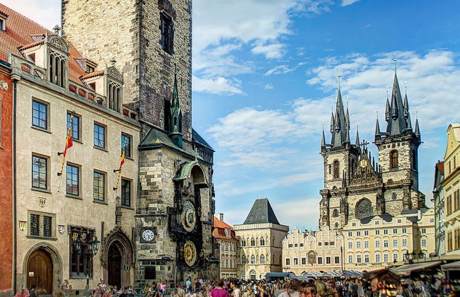 4 Arts Apartments by Adrez Living - Photo 43