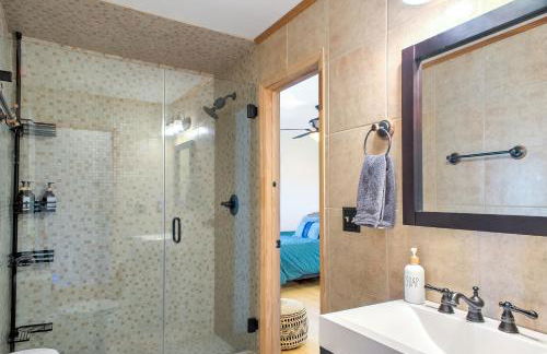 Stunning Mountain Cabin with Views and Hot Tub - Foto 34