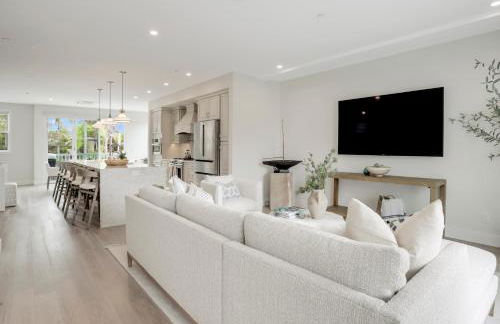 Coastal retreat near the beach w Panoramic Ocean Views, Rooftop Deck, & Firepit - Foto 2