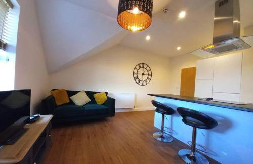 Roomy Penthouse 2 double bed apartment - Spacious - Central Beeston - Free secure parking - - Foto 9
