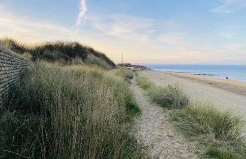 Bromholme Cottage Bacton - Sleeps 10, hot tub, close to beach - Photo 23