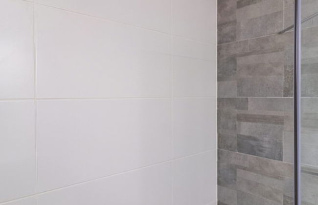 Sunlit Urban Escape with Balcony by Sea N Rent - Foto 32