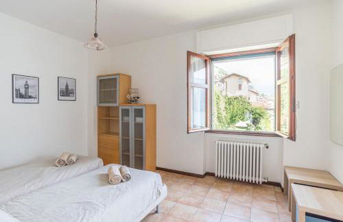 Teo s House private parking and lake view - Photo 13