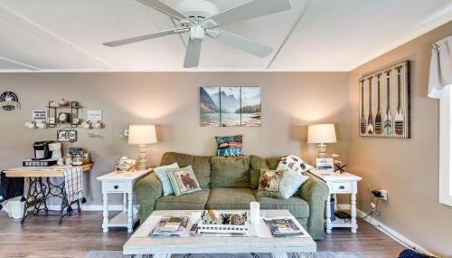 Steps to Crystal Lake Spacious Retreat with Views - Foto 4