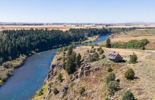 Lindas Perch by KABINO On Bank of Henrys Fork Mtn Views Fishing 6 acres Snake River WIFI - Foto 38