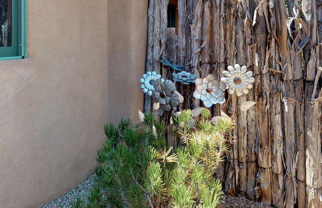 Casa Nona - Pristine Home in the Railyard District, Walk to The Plaza - Photo 28