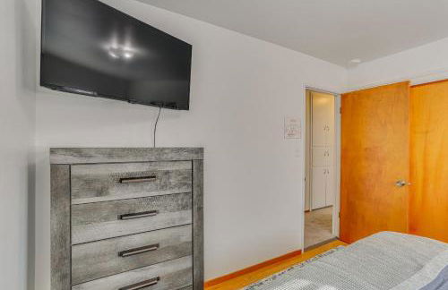 11 Mi to Burney Falls Charming Home with Fireplace - Foto 17