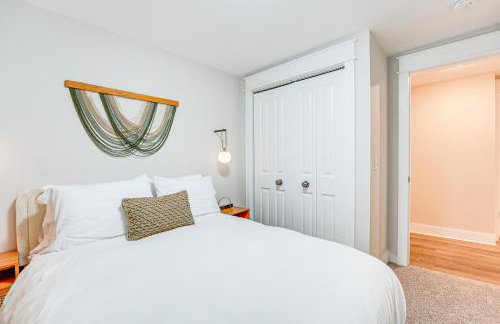 Serene and Updated Escape 1 Mi to Heritage Landing - Foto 13