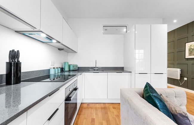 Stunning 1 Bed Apartment Near Heathrow London - Photo 8