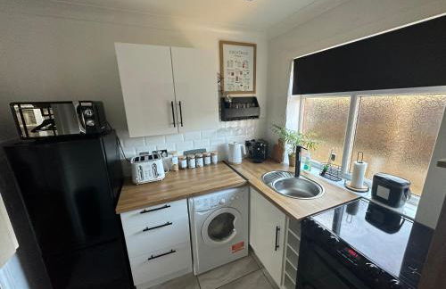 The Cwtch,Self Contained Coastal Annex Freshwater - Photo 8