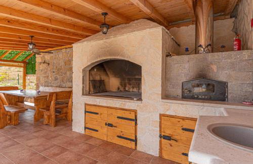 Villa Maria with Outdoor Pool - Foto 25