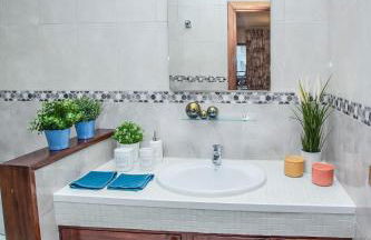 Spectacular Renovated Apartment, 5 min to Camison Beach, with AirCon - Photo 35