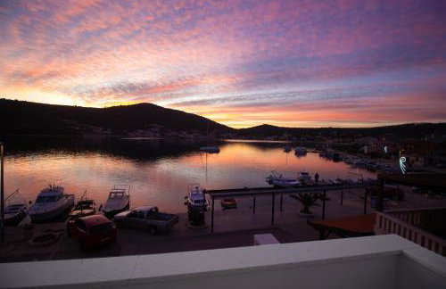 Seafront Villa Kupinica with heated Pool - Foto 10