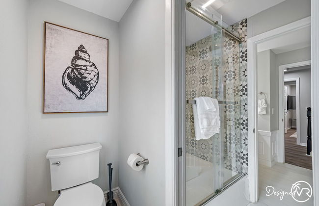 Chic 8BR with Heated Pool & Waterview - Photo 32