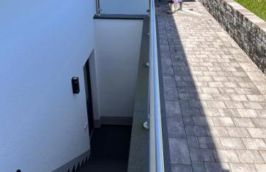 Apartment im Souterrain mit Terrasse - Foto 2