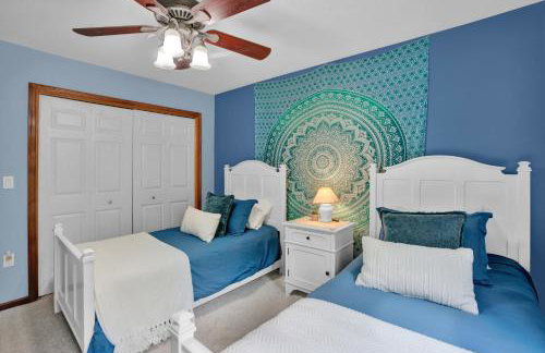 Lakefront Family Home, Kayaks, Hot Tub, Fireplace - Foto 25