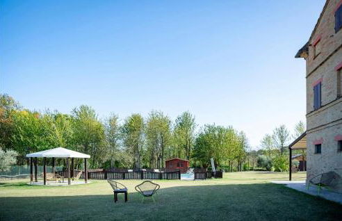 6 Bedroom Beautiful Home In Treia - Foto 16