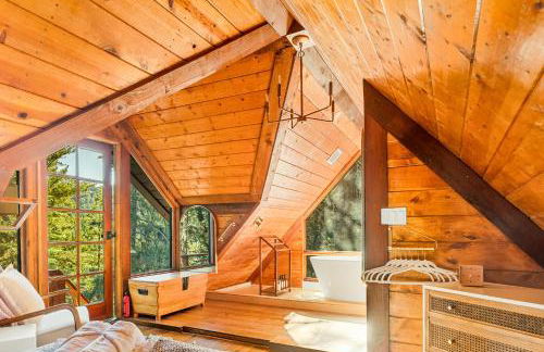 Cute Romantic Cabin With Hot Tub 5 Min from Lake - Foto 1