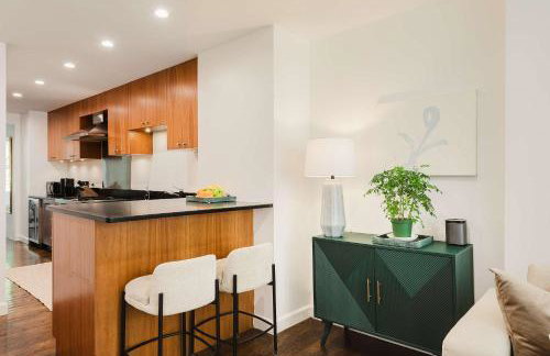 Designer Home in Diplomat District - Foto 6