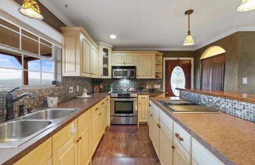 Entire 2br 2ba hilltop view home Sleeps 8 pets 4 acres Jacuzzi Central AC Kingbeds Office Free WiFi Parking Full Kitchen Refrigerator Washer Dryer Furnished Three 3 Large Sunset Dining Patios Grill Stovetop Oven Hiking Wildlife Firepit Quiet very Secluded - Foto 9