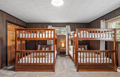 NEW! Woodland Retreat - Hot tub Game Room Firepit - Foto 18