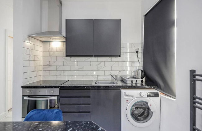 Stunning Top 2 Bed Flat Tilbury Central Location - Foto 12