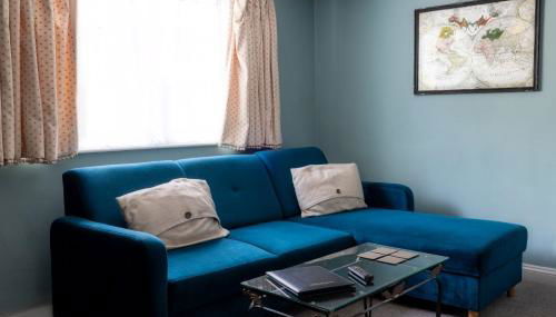 The Lodge Quaint Georgian Apartment, Wifi and Parking, near Bath - Photo 2