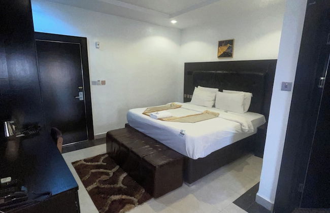 Aaron's Place Luxury Apartments & Rooms - Photo 26